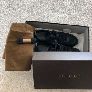 Gucci leather sneaker with web